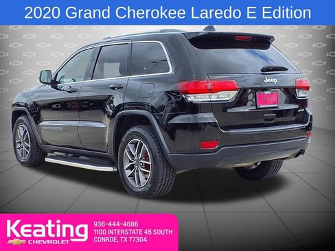 Used 2020 Jeep Grand Cherokee Laredo w/ 18" Wheel & 8.4" Radio Group RWD image 2