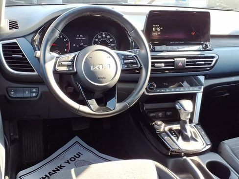 Used 2023 Kia Seltos S w/ Navigation Package image 5