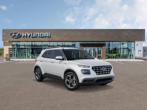 Used 2025 Hyundai Venue SEL FWD image 2
