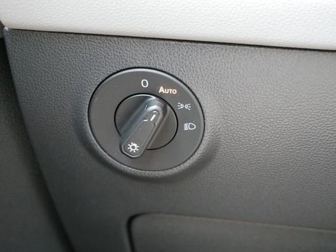 Used 2022 Volkswagen Taos SE image 23