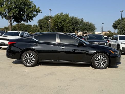 Used 2023 Nissan Altima 2.5 SV FWD image 3