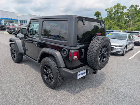 Used 2022 Jeep Wrangler Sport AWD/4WD image 3