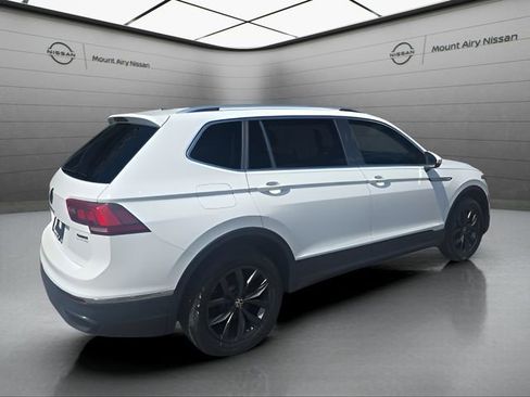 Used 2024 Volkswagen Tiguan SE AWD/4WD image 4