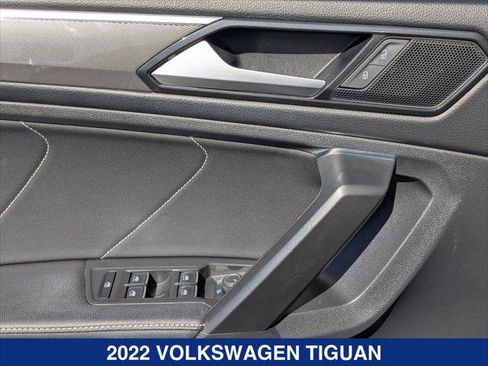 Used 2022 Volkswagen Tiguan SE R-Line image 11