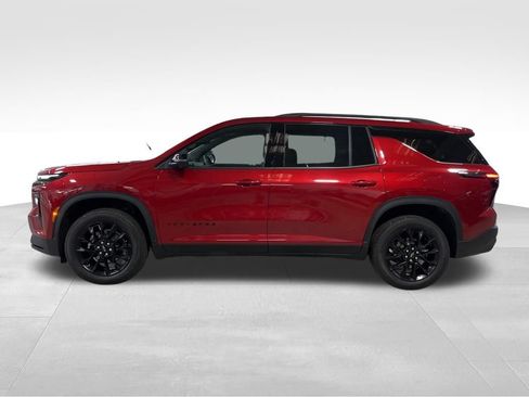Used 2025 Chevrolet Traverse LT w/ Midnight/Sport Edition FWD image 2