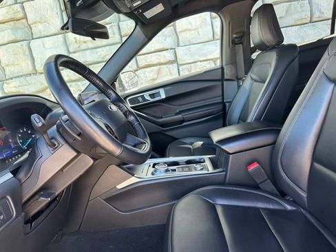 Used 2020 Ford Explorer XLT w/ Equipment Group 202A AWD/4WD image 8