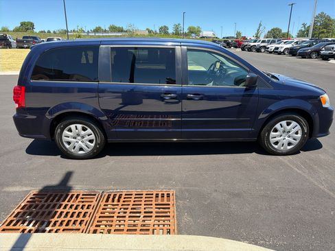 Used 2016 Dodge Grand Caravan SE w/ Quick Order Package 29E SE FWD image 9