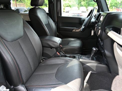 Used 2016 Jeep Wrangler Sahara AWD/4WD image 16
