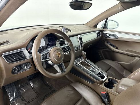 Certified 2018 Porsche Macan S AWD/4WD image 4