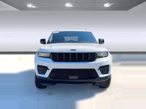 New 2025 Jeep Grand Cherokee Laredo image 6