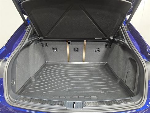 Used 2024 Porsche Macan image 25