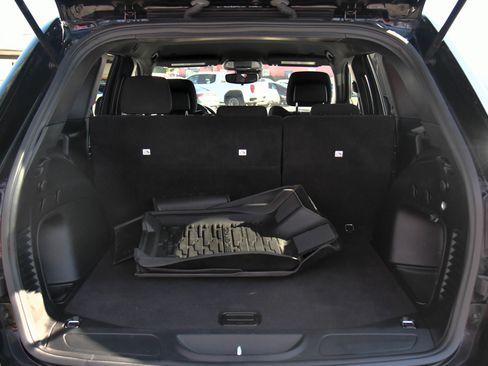 Used 2021 Jeep Grand Cherokee Laredo image 37