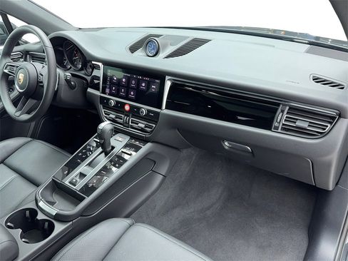 Used 2025 Porsche Macan w/ Premium Package Plus image 43
