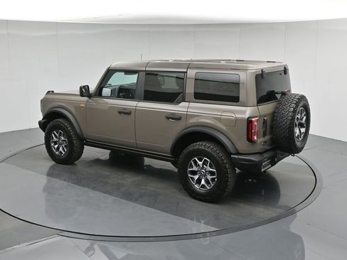 Used 2025 Ford Bronco Badlands image 45