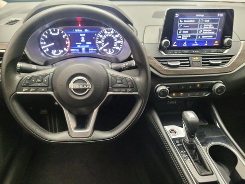 Used 2023 Nissan Altima 2.5 SV FWD image 22