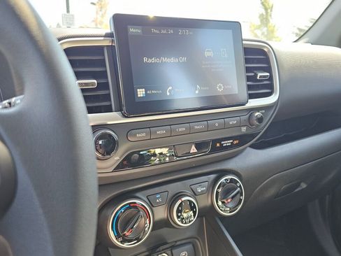 Used 2025 Hyundai Venue SE image 21