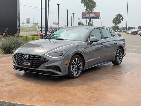 Used 2022 Hyundai Sonata Limited w/ Cargo Package FWD image 5