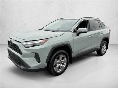 Used 2022 Toyota RAV4 XLE image 1