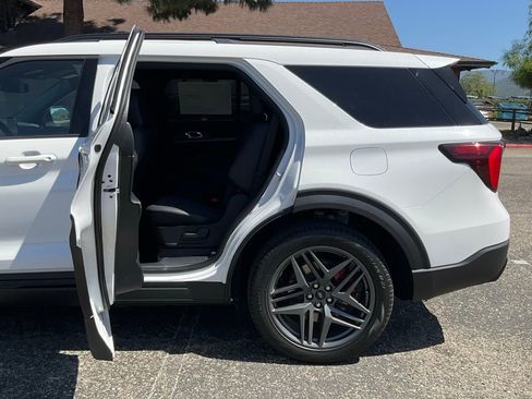 New 2026 Ford Explorer ST-Line w/ ST-Line Street Pack image 23