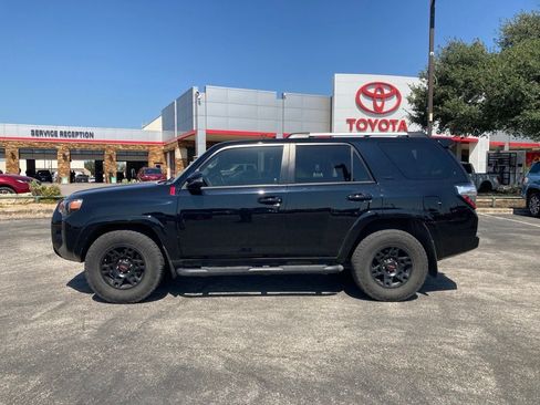 Used 2021 Toyota 4Runner SR5 Premium w/ Moonroof Package RWD image 8