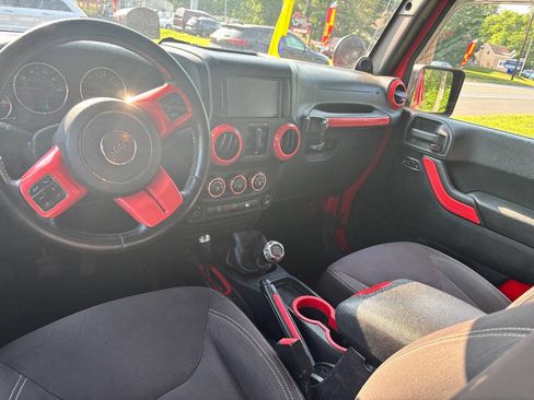 Used 2014 Jeep Wrangler Unlimited Sahara w/ Connectivity Group image 20