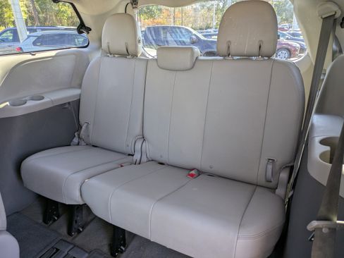 Used 2015 Toyota Sienna Limited image 15