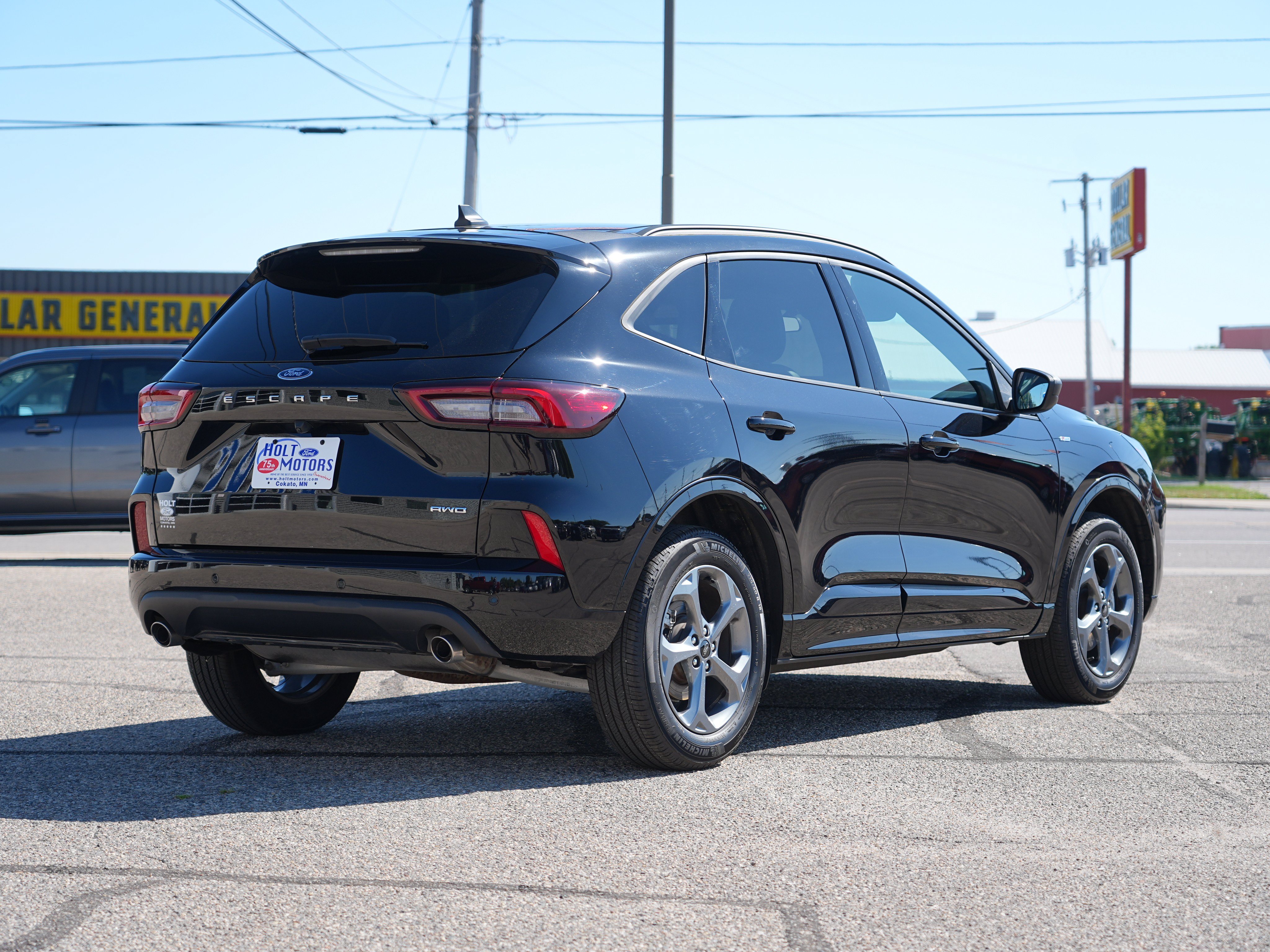 Used 2024 Ford Escape ST-Line w/ Tech Pack #1 AWD/4WD image 3