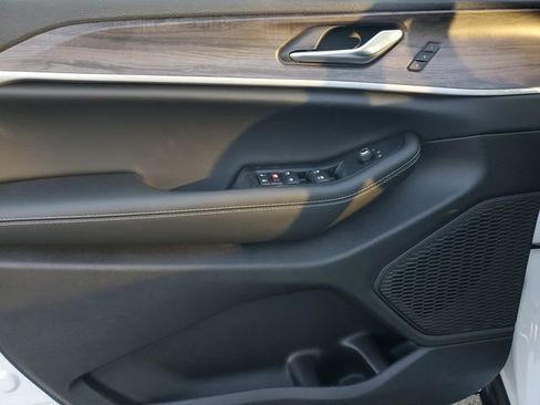 New 2025 Jeep Grand Cherokee L Limited image 23