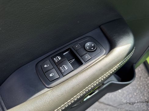 Used 2015 Dodge Challenger SRT Hellcat RWD image 14