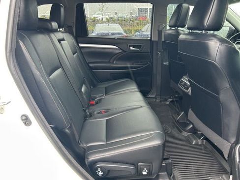 Used 2018 Toyota Highlander XLE image 15