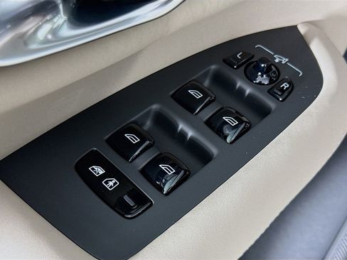 New 2026 Volvo XC90 T8 Plus w/ Protection Package Premier AWD/4WD image 18