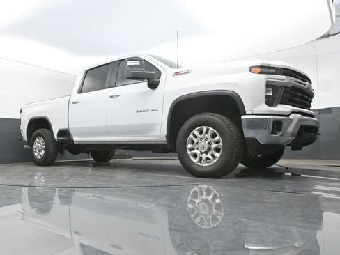Used 2024 Chevrolet Silverado 2500 LT AWD/4WD image 50