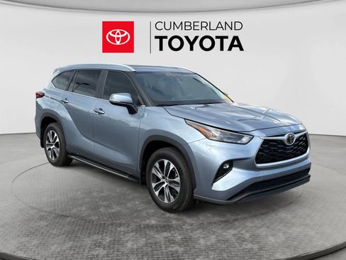 Used 2023 Toyota Highlander XLE FWD image 7