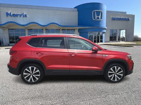 Used 2022 Volkswagen Taos SE AWD/4WD image 5