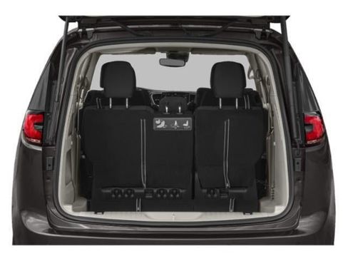 Used 2022 Chrysler Pacifica Touring-L w/ Uconnect Theater Family Group image 11