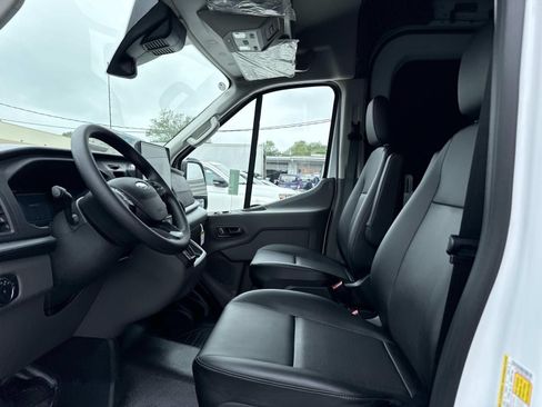 New 2026 Ford Transit 250 148 Medium Roof w/ Load Area Protection Package RWD image 10