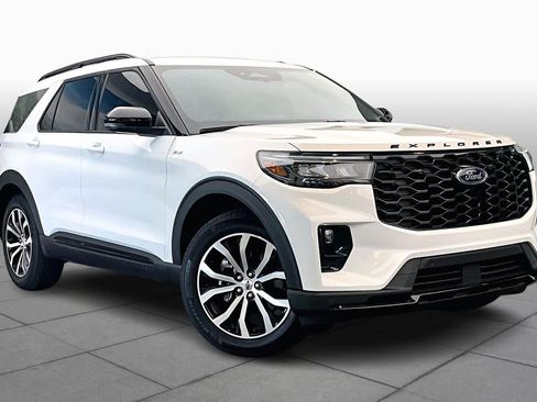 Used 2025 Ford Explorer ST-Line image 3