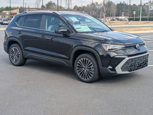 New 2026 Volkswagen Taos SE image 2