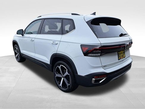 New 2025 Volkswagen Taos SEL image 8