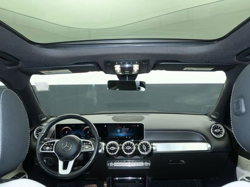 Used 2021 Mercedes-Benz GLB 250 4MATIC image 26