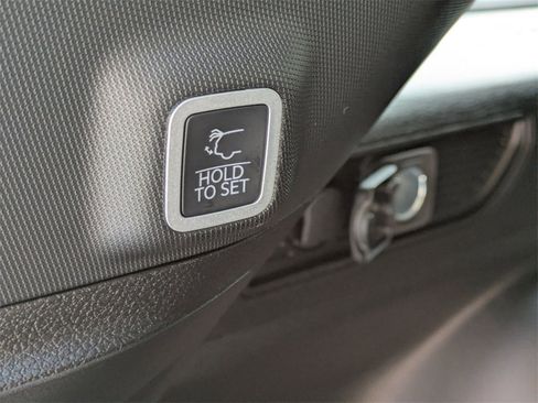 New 2025 Jeep Grand Cherokee Altitude image 30