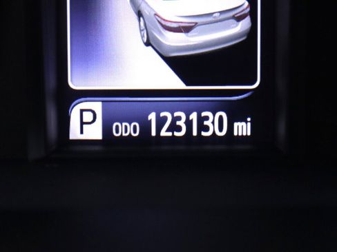 Used 2016 Toyota Camry LE image 14