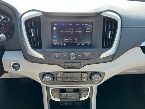 Used 2024 GMC Terrain SLE FWD image 10