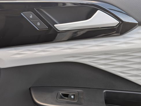 Used 2024 Volkswagen Taos S image 21