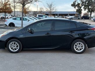 Used 2018 Toyota Prius Two video 2