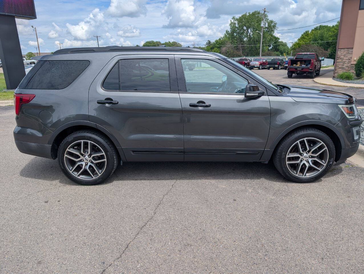 Used 2017 Ford Explorer Sport w/ Equipment Group 401A AWD/4WD image 10