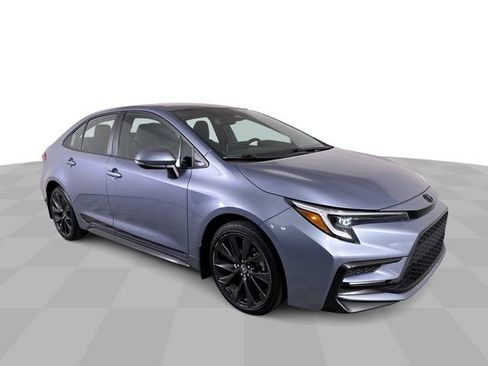 Used 2024 Toyota Corolla SE image 2