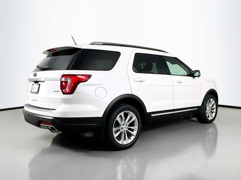 Used 2018 Ford Explorer XLT w/ Equipment Group 202A AWD/4WD image 7