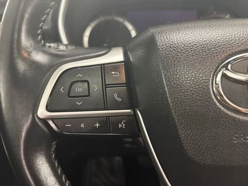 Used 2023 Toyota Highlander XSE FWD image 25