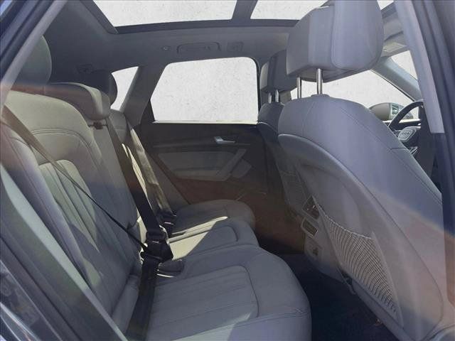 Used 2023 Audi Q5 2.0T Premium w/ Convenience Package AWD/4WD image 13